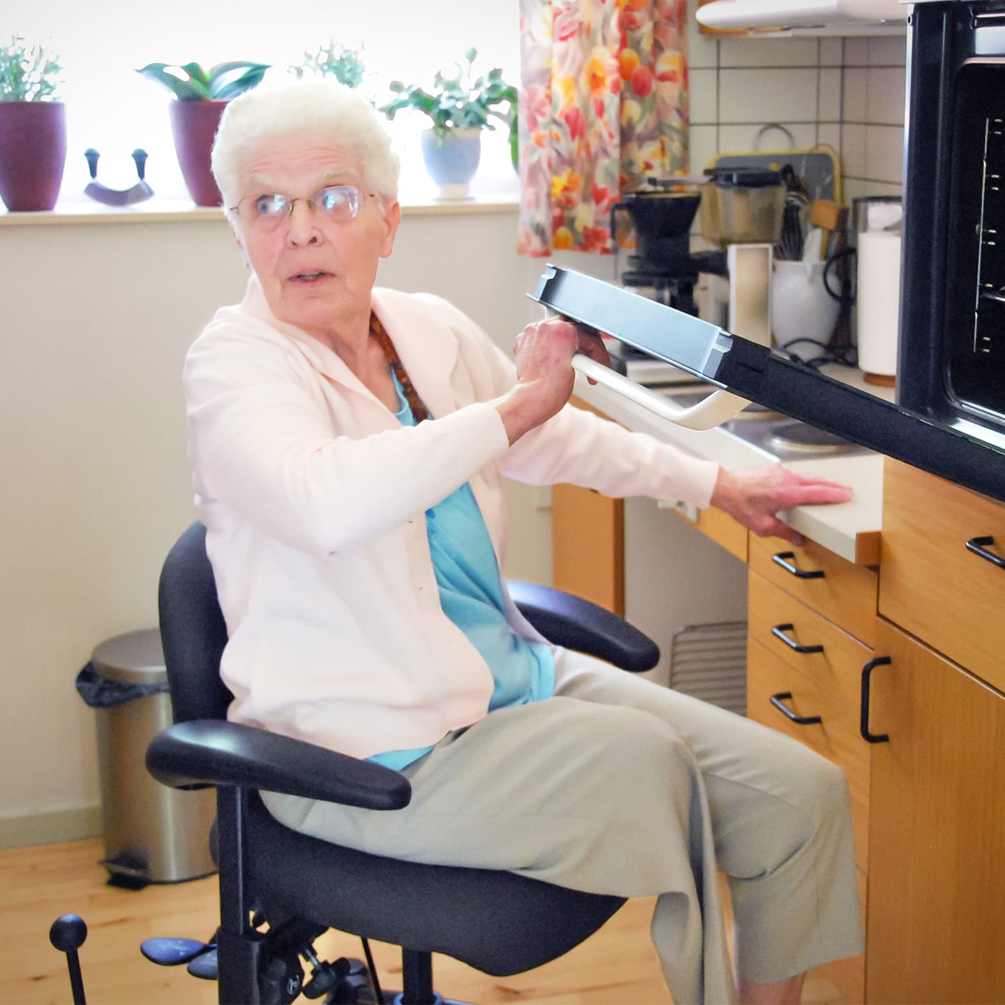 Adult chair with a brake for the kitchen