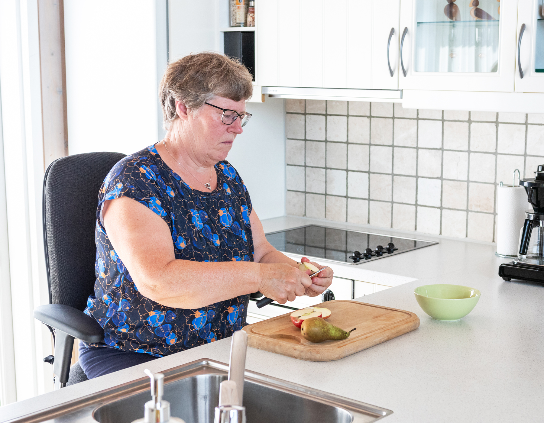 VELA Tango chair with brake independence when cooking