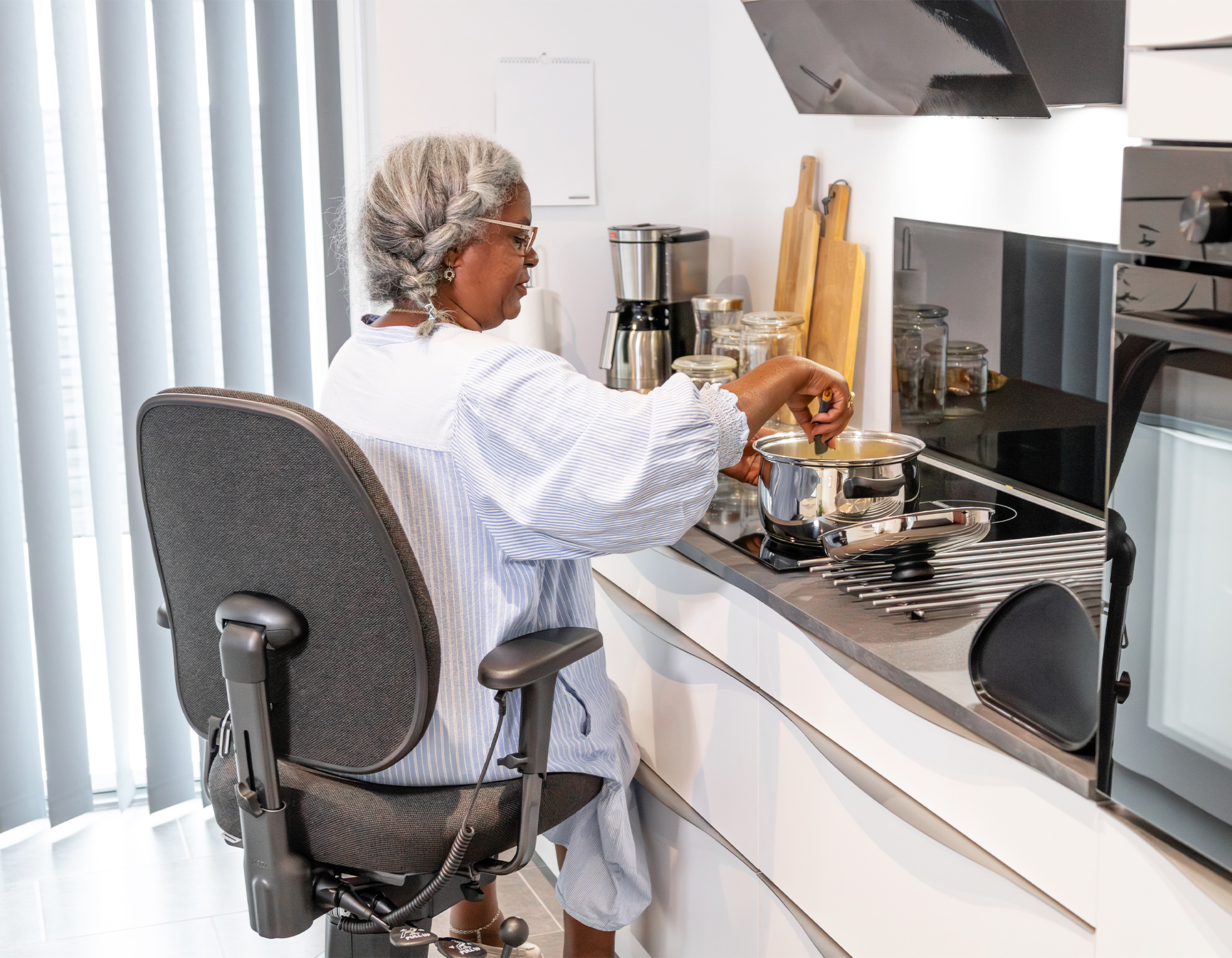 Cooking made easier with a VELA-chair