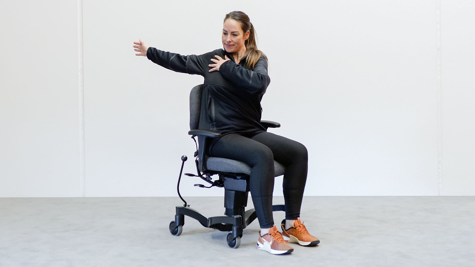 Exercising-in-the-VELA-Chair-feature